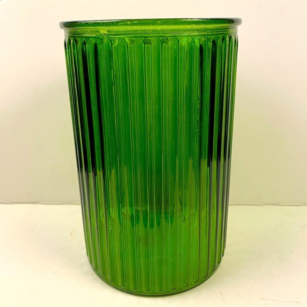Vintage green glass ribbed large vase 8 inches tall 5 inches in diameter
